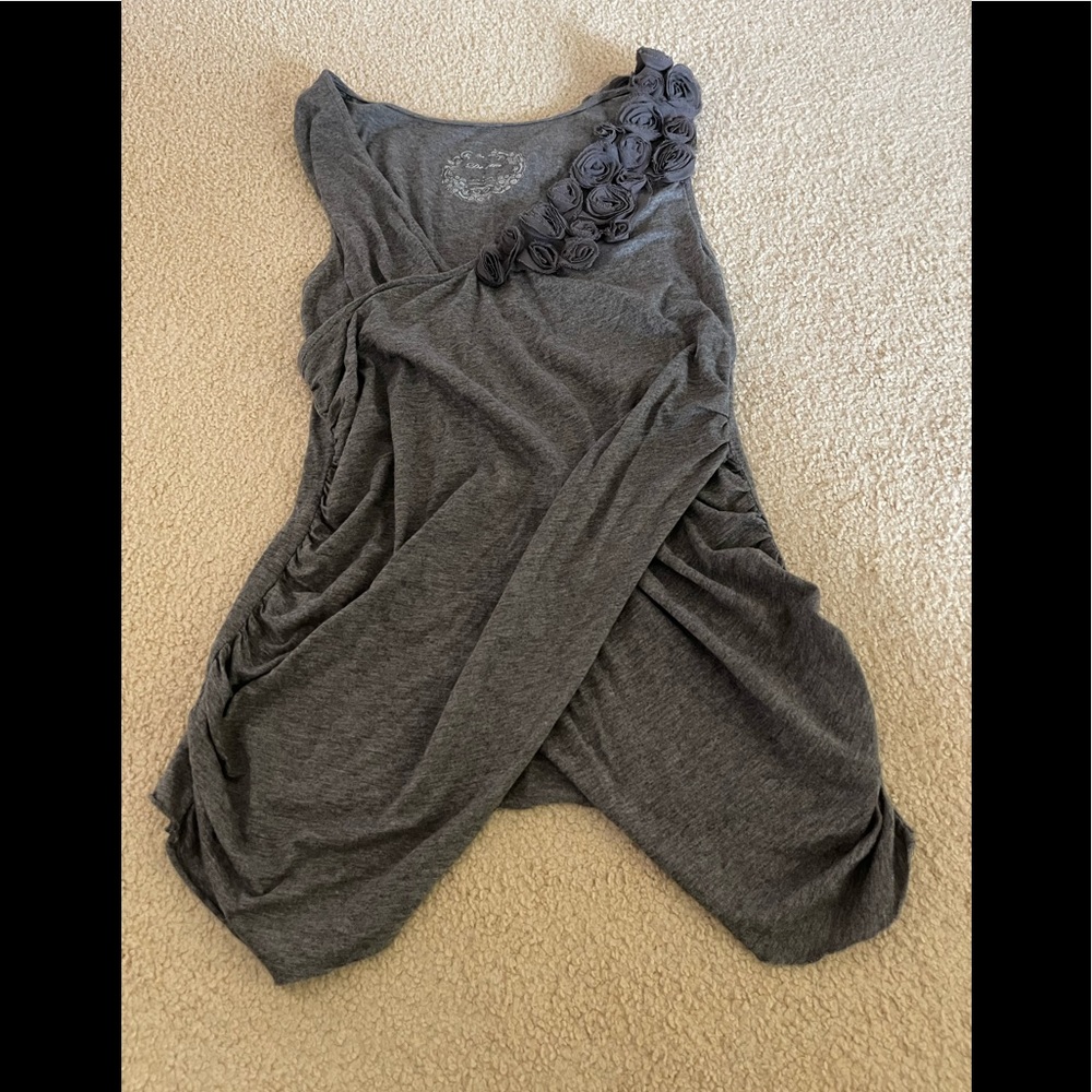 Cute gray sleeveless top